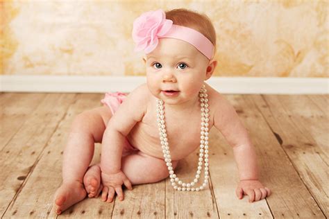 25 Most Beautiful Vintage Girl Names For Your Baby