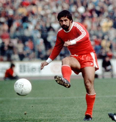 Player stats of gerd müller (karriereende) goals assists matches played all performance data. FC Bayern München: Gerd Müller ist an Alzheimer erkrankt ...