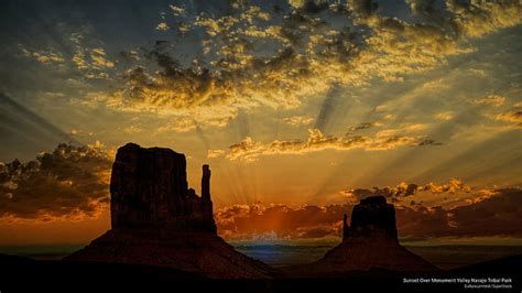 Sunset Over Monument Valley Navajo Tribal Park Matahari Terbit