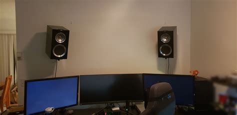 Reduce Vibrations With Wall Mount Bookshelf Speakers