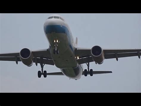 Super Dekat Pesawat Super Air Jet Xpora BNI Livery Landing Di