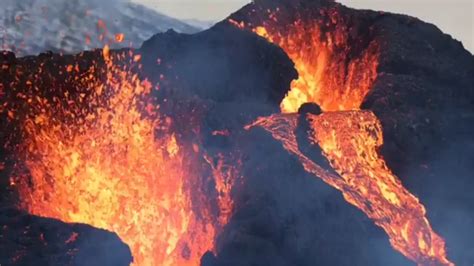 Este Volcán Lleva Dos Semanas Sin Parar De Escupir Lava