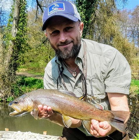 Denford Fishery, Avington Estate, upper river Kennet Fly Fishing | Upstream Dry Fly