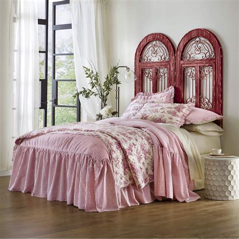 This pink toile printed duvet cover set is part of the charlotte thomas amelie piped bedding collection. Toile Quilt | Country bedding sets, Toile bedding, Cheap ...