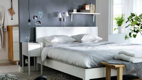 Ikea furniture and home accessories are practical, well designed and affordable. 10 Idee per decorare la parete dietro al letto