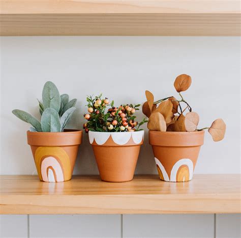 They're easy to find and relatively inexpensive, but they have one. These Painted Terracotta Pots make a cute DIY Gift ...