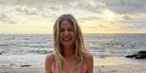 Paulina Porizkova Shows Off Toned Abs On The Beach In A Hot Pink Bikini Local News Today