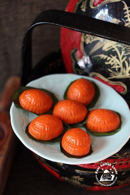 Pumpkin ang ku kueh mooncakes 南瓜红龟糕月饼 i was very surprised and happy when i received this mini ang ku kueh mould from eileen two weeks ago. Ang Ku Kueh Recipe - Red Tortoise Cake Recipe. | Food ...