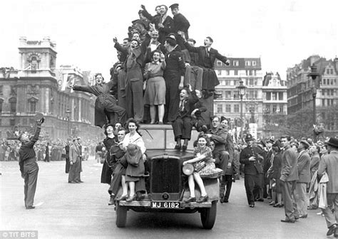 joyce digney and cynthia covello from ve day trafalgar square photo found by twitter daily