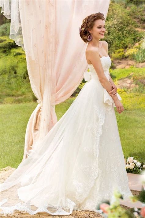 Rustic and vintage are two totally different wedding styles, but when they're paired together the result can be amazing. 25 Beautiful Rustic Wedding Dresses Ideas - Wohh Wedding