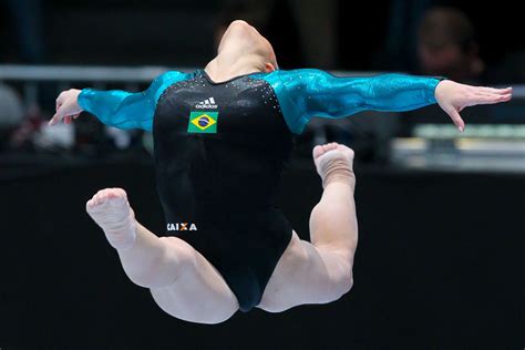 A) saltos simples e saltos com mortais. Pin de Mecit ünal em Haberler (com imagens) | Ginastica ...