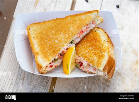 Lobster Grilled Cheese Sandwich Must Be Nice Lobster Restaurant
