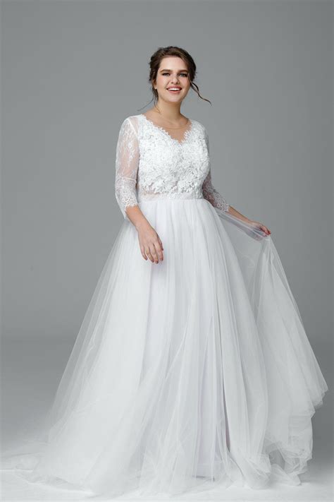 How to dress for your hourglass figure. Plus size long sleeve wedding dress, Lace wedding dress ...