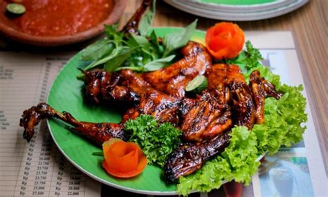 Obat ayam bangkok tidak sama dengan obat untuk ayam lainnya karena harus mempunyai tingkat kenyamanan untuk ayam itu sendiri. 10 Tempat Sarapan di Surabaya, Makan Pagi Enak Kuliner ...
