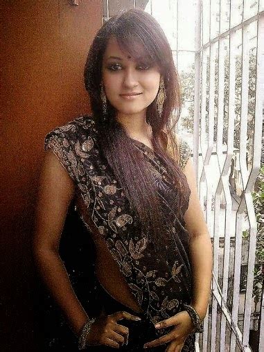 Sexy Indian Girls In Saree Looks Hot Porn Masturbation