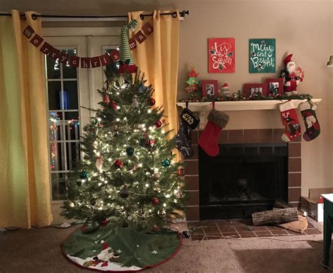 30+ Small Apartment Christmas Decorating Ideas
