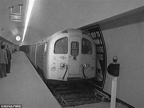 London Underground In Rare Photographs Reveal Tubes Fascinating Early