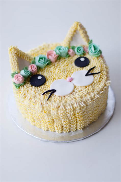 Struggling to come up with the ideal birthday gift? Flower Crown Cat Cake - Coco Cake Land - Cake Tutorials, Cake Recipes, Cake Blog, Cakes Vancouver