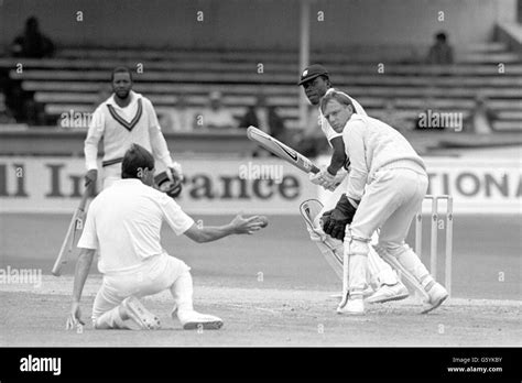 Graham Gooch In Action Batting Hi Res Stock Photography And Images Alamy