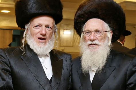 חזרנו אל בורות המים לשוק ולכיכר שופר קורא בהר הבית בעיר העתיקה. ב'שבעה' על אשתו, ב'שלושים' על בנו: הרב מנחם מנדל משי זהב ...