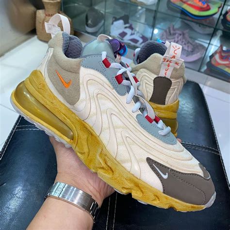 How does it feel to be a. Gelekt: Nike Air Max 270 React x Travis Scott