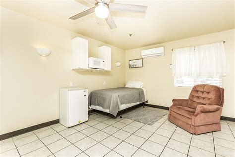 Median monthly rent by number of bedrooms. Dixie Cove Apartments large bedrooms | Dixie Cove Student ...