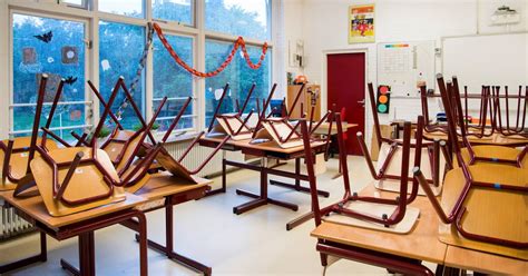 Volgens premier rutte zijn de maatschappelijke het kabinet houdt scholen voorlopig open in de strijd tegen het coronavirus. CKC zet deuren open tijdens staking scholen | Zoetermeer ...