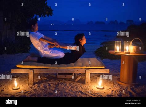 Tun Thai Massage Am Strand Von Sechs Resort Stockfotos Und Bilder Kaufen Alamy