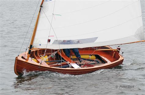 Classic Beauty Wooden Sailboat Sailing Dinghy Boat Building