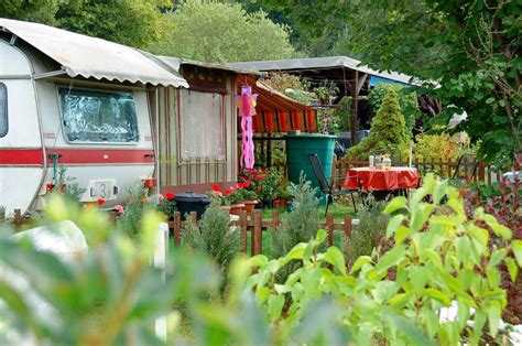 Ein eigener schrebergarten kann abhilfe schaffen. Steinen: Besuch auf dem Campingplatz: Ferien in der ...