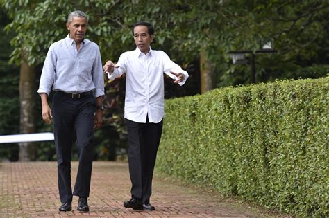 Obama Jokowi Chat Over Warm Tea And Indonesian Style Meatballs News The Jakarta Post