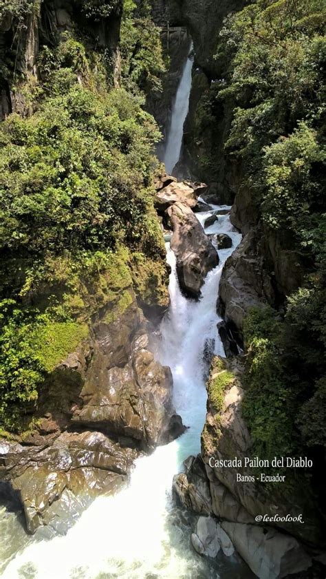 Cascada Pailon Del Diablo Ubicada En La Ciudad De Baños En Ecuador