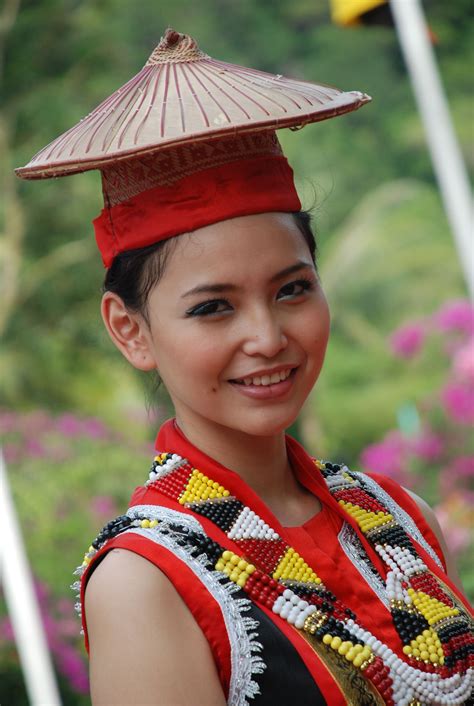 Aipp is committed to the cause of promoting and defending indigenous peoples' ms. "Bidayuh Costume" posted on http://sarawakonline.wordpress ...
