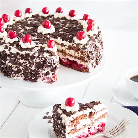 Unsere redaktion an produkttestern eine große auswahl an hersteller sektflaschen & marken analysiert und wir präsentieren ihnen als leser hier. Schwarzwälder Kirschtorte: So backst du die rot-schwarz ...
