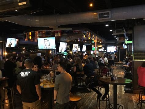 Today we take a look at one of the most iconic powerlifting bars, the texas deadlift bar. Bombshells Restaurant & Bar, Dallas - Restaurant Reviews ...