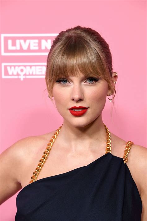 Taylor Swift Beautiful At Billboard Women In Music Awards 2019 Celeblr