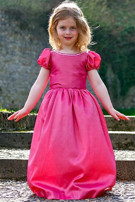 Quoi de plus pratique qu'une robe pour fille ? Jolie robe pour fille
