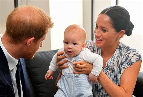 James Cordon Bus Tour Prince Harry Reveals Son Archies First Word The Independent