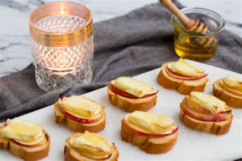 Bruschetta met brie appel honing Kokerellen