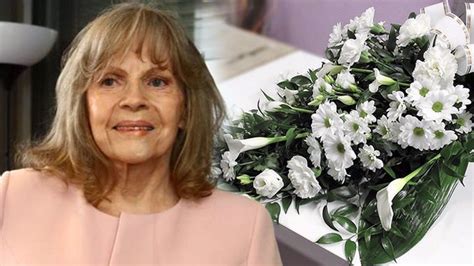 Maybe you would like to learn more about one of these? Eva Pilarová - eXtra.cz