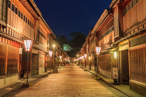 Higashiyama district has many restrictions on urban development, therefore the population is constantly declining. Geisha district of Kyoto at night - Bag on Track