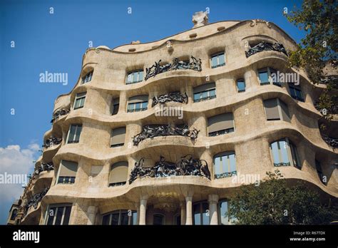 La Famosa Casa Milá En Barcelona Una Mansión De Gaudi Barcelona EspaÑa