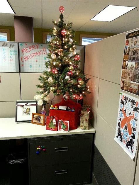 #cubicle  Office christmas decorations, Christmas cubicle decorations