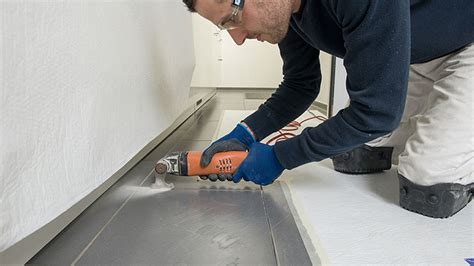Wenn sie fliesen verfugen möchten, gibt es einiges zu beachten. Reparatur von Fliesen, Bodenbelägen und Wandbelägen