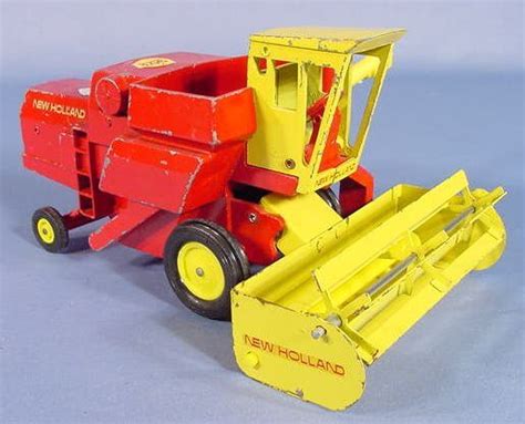 903 Ertl New Holland Toy Combine Lot 903