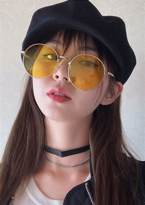 pin by 𝒔𝒊𝒂 🧿 on mm somi funky glasses aesthetic girl face drawing reference