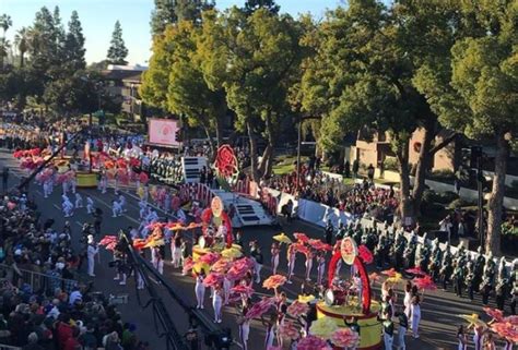 El Desfile De Las Rosas Rinde Homenaje A La M Sica