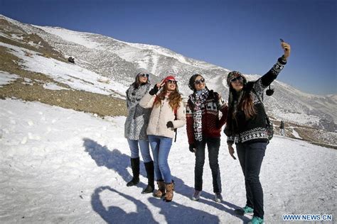 Jasmin Ramsey On Twitter Iranian Women Take A Selfie At Tochal Ski