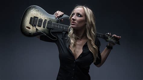 Explore The Hard Rock Style Of Nita Strauss — Guitar School