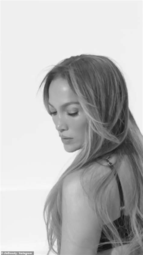 Jennifer Lopez Poses Completely Nude As She Celebrates Turning 53 Hot Lifestyle News